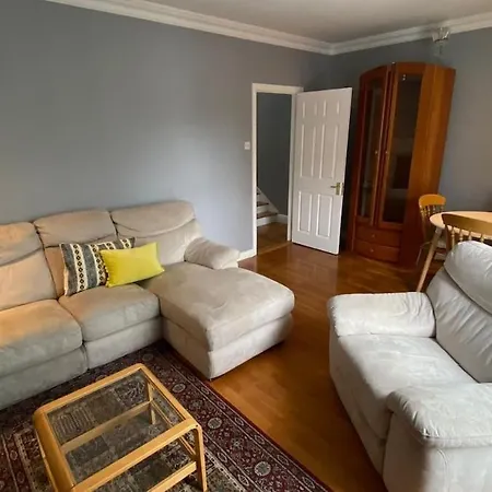 Apartman Stylish & Spacious Apartment, Sleeps 6 *