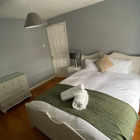 Apartman Stylish & Spacious Apartment, Sleeps 6 *